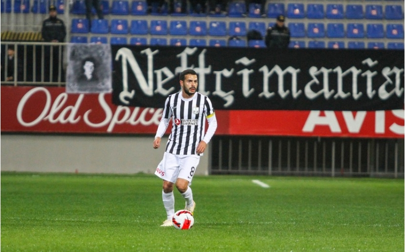 neftchi-emin-mahmudovla-yeni-muqavile-ile-bagli-ilkin-raziliga-gelib
