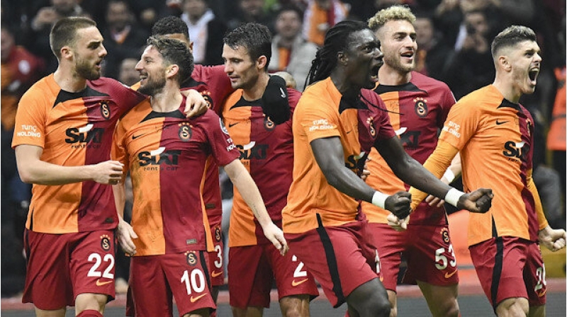 qalatasaray-yeniden-liderdir