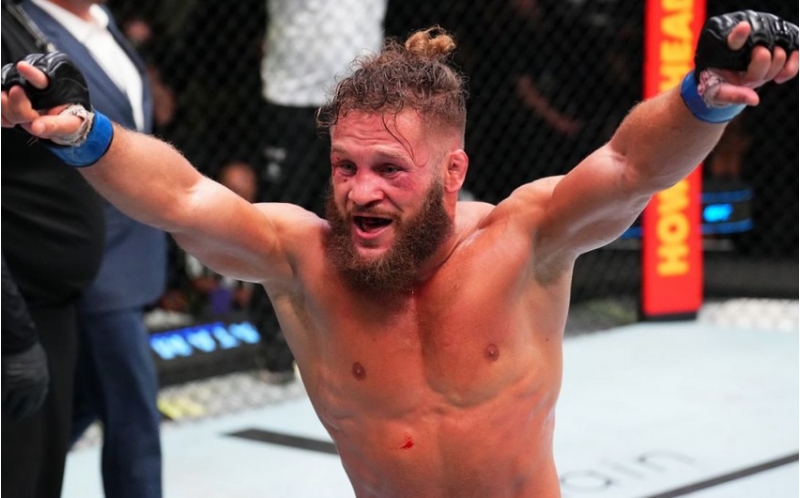 ufc-rafael-fiziyevin-geyci-ile-doyushunun-deqiq-vaxtini-achiqlayib
