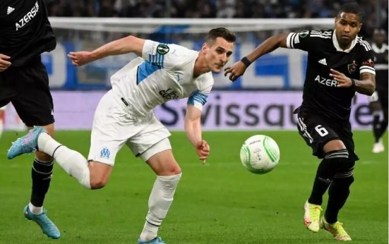qarabagla-oyunda-geyindiyi-forma-herraca-chixarildi