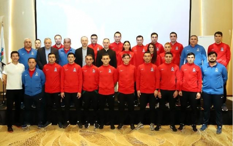 fifa-referilerine-emblemler-teqdim-olundu-2