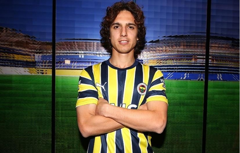 fenerbaxcha-barselonadan-aldigi-futbolchunu-icareye-verdi