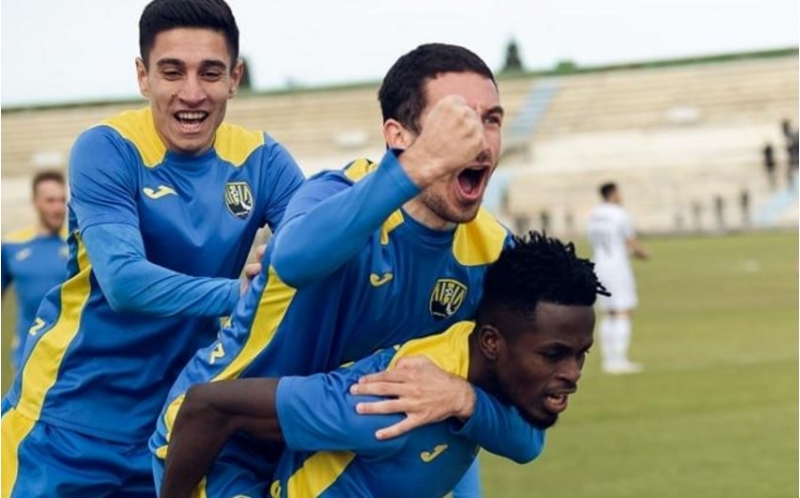 qarabaga-qol-vuran-nigeriyali-futbolchu-onlari-meglub-ede-bilerdik