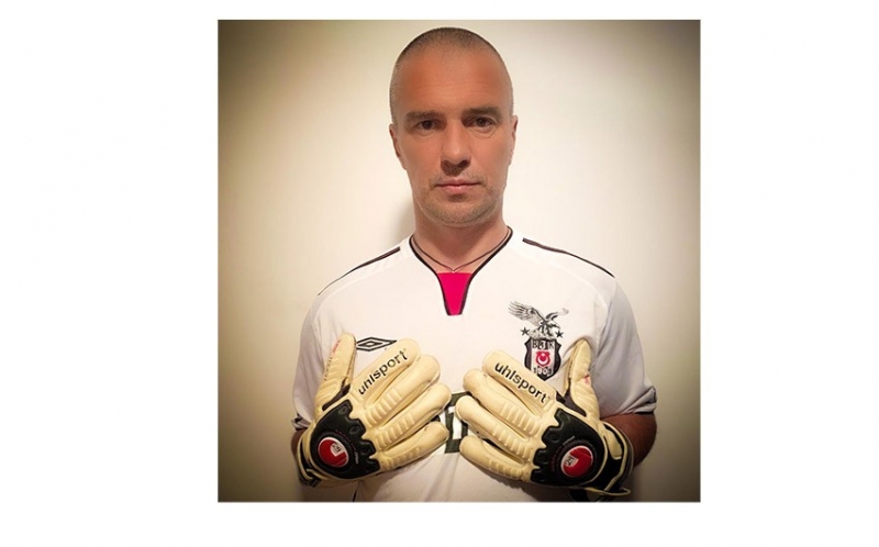 ruminiyali-futbolchunun-elcekleri-zelzeleden-eziyyet-chekenler-uchun-500-min-lireye-satilib