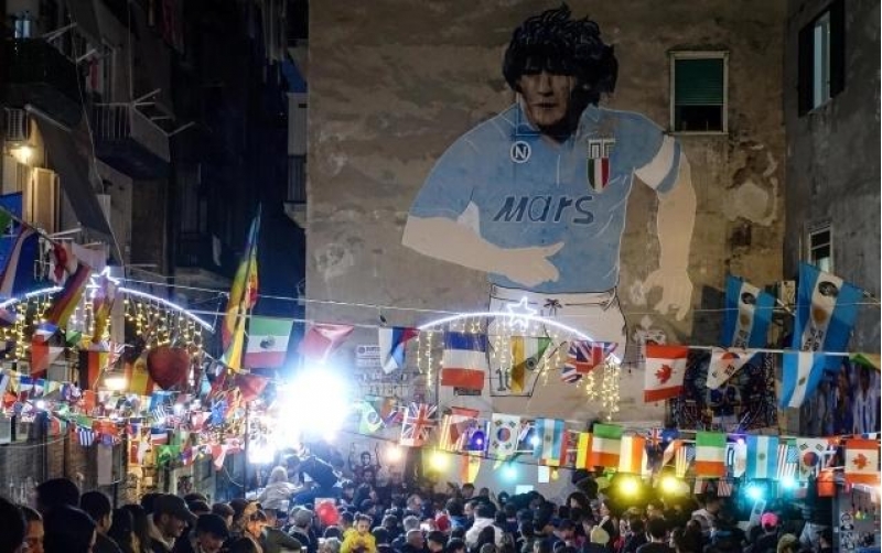maradonanin-sol-ayaginin-shekli-ogurlandi