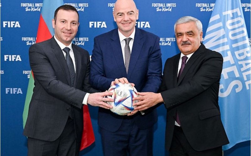 rovneq-abdullayev-fifa-nin-prezidenti-ile-gorushub