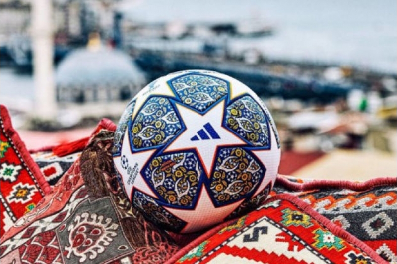 chempionlar-liqasinin-final-oyununun-topu-istanbulun-medeni-irsine-hesr-edildi