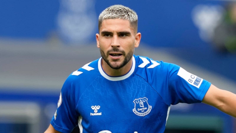 fenerbagcha-evertonun-futbolchusu-ile-maraqlanri