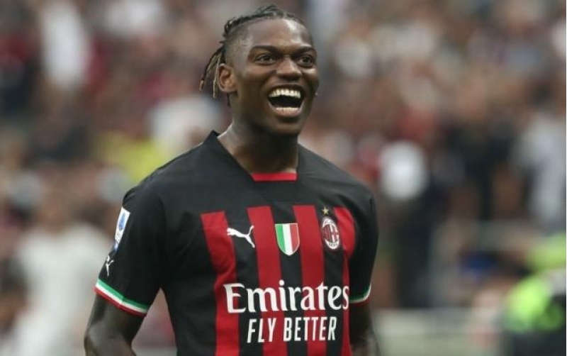 milanin-ulduzu-uchun-yeni-muqavile