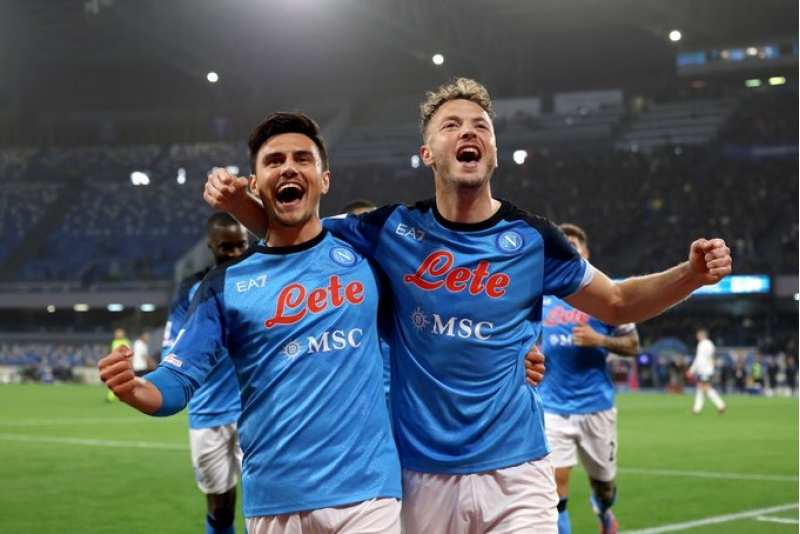 napolinin-emiri-verilir