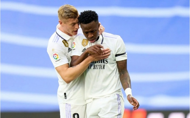 real-madridin-iki-aparici-futbolchusu-chelsi-ile-oyunu-buraxa-biler