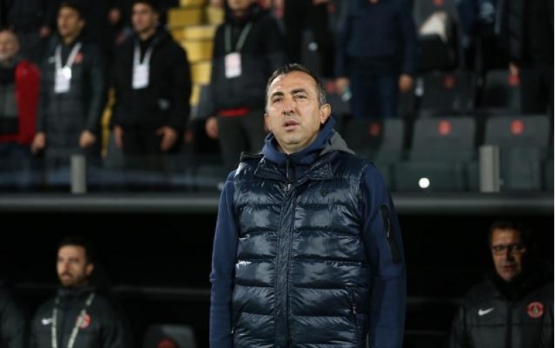 superliqa-klubunda-bash-meshqchi-istefasi-4