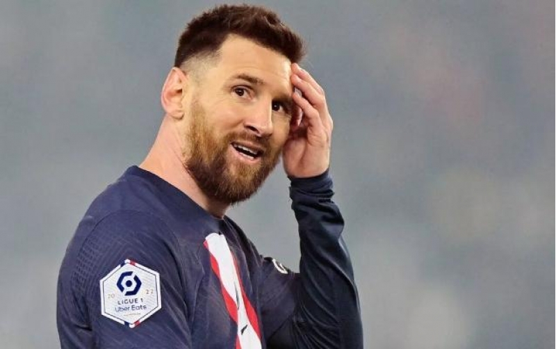 messi-barselonane-gozleyir