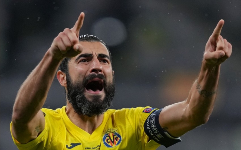 38-yashli-futbolchu-ile-yeni-muqavile-imzalandi