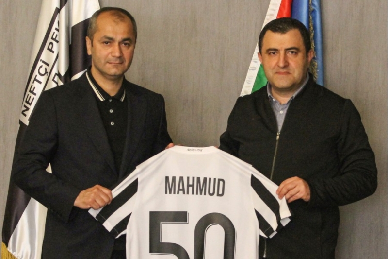 neftchi-qurbanovu-tebrik-etdi