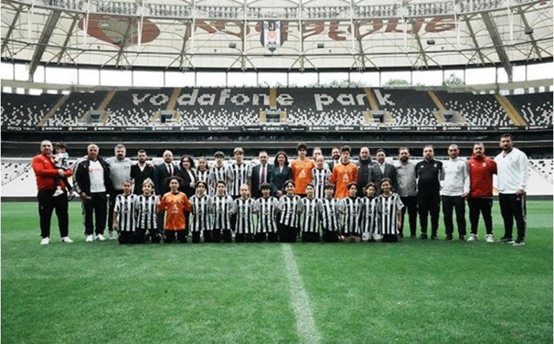 azerbaycanli-futbolchu-beshiktashin-akademiyasina-celb-edilib