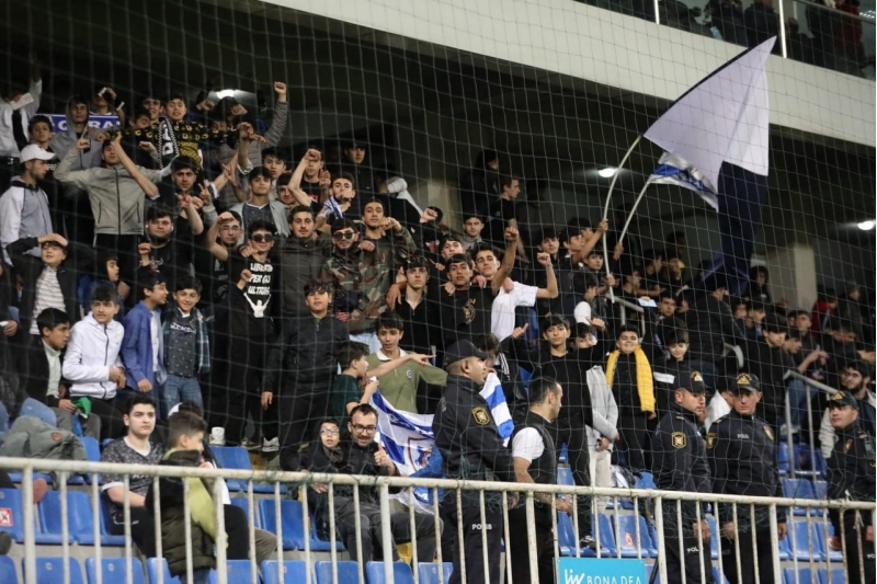 premyer-liqa-turun-oyunlarini-neche-azarkesh-izledi