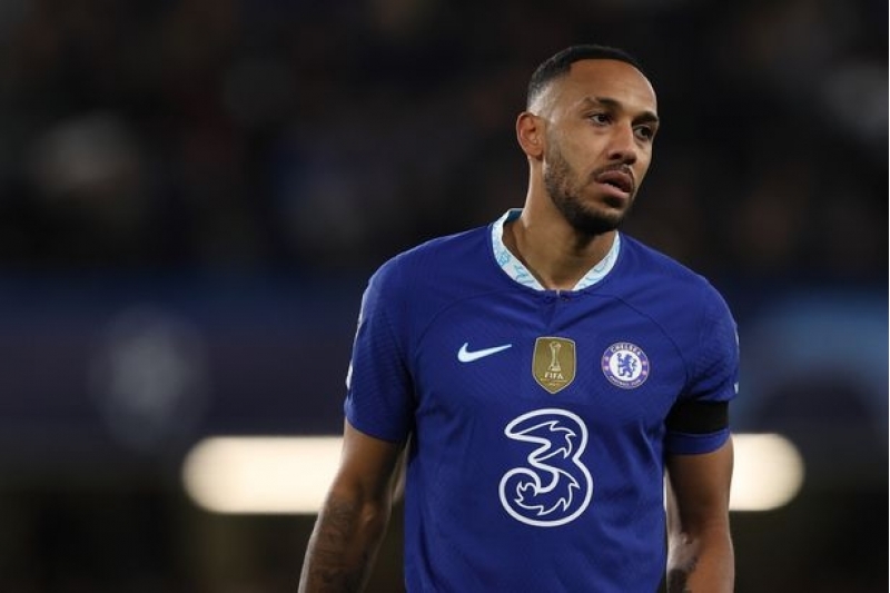 ereb-klublari-daha-bir-ulduzun-ovuna-chixiblar