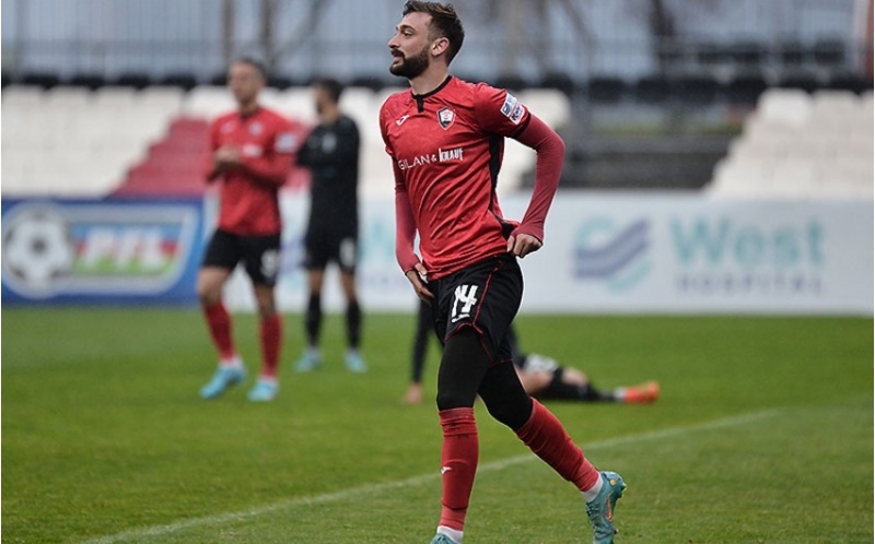 qebele-daha-bir-futbolchusu-ile-muqavileni-uzadir