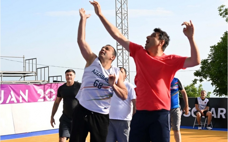 gencler-ve-idman-naziri-shushada-basketbol-oynayib