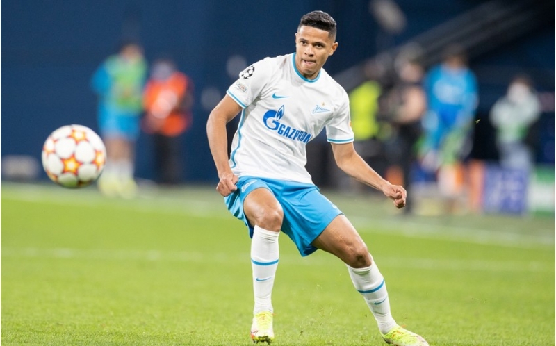 zenitin-braziliyali-futbolchusu-neftchi-ile-oyun-uchun-komek-isteyib