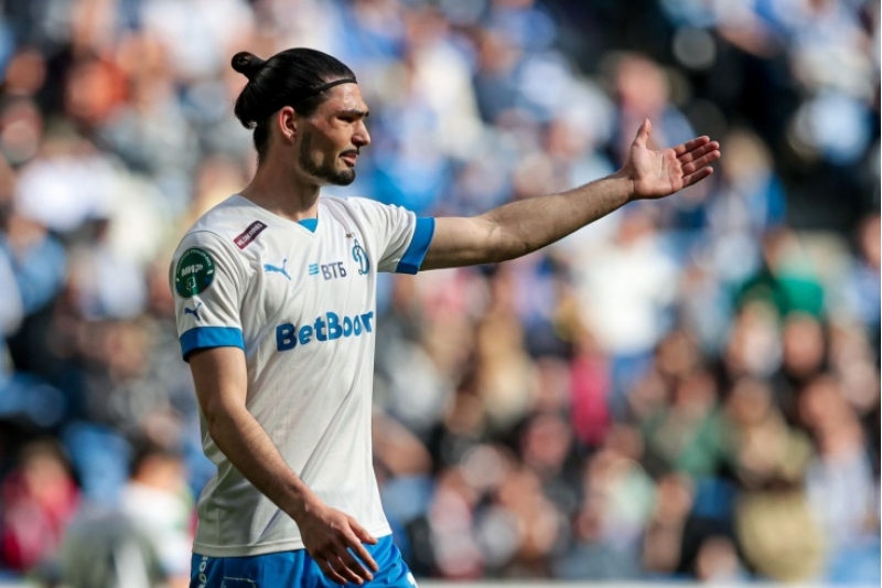 qalatasaray-gurcustanli-futbolchu-ile-maraqlanir