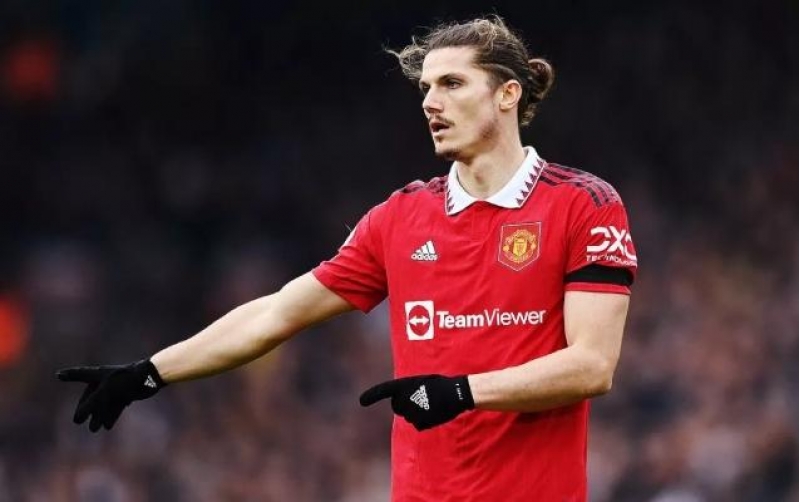 istanbul-nehengi-ulduz-futbolchu-ile-maraqlanir