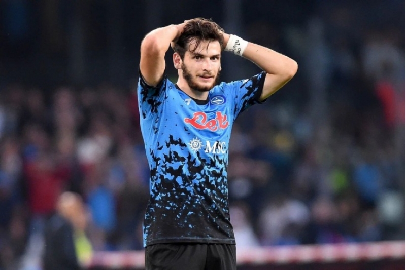 napolinin-ulduz-futbolchusu-komandadan-ayrila-biler-