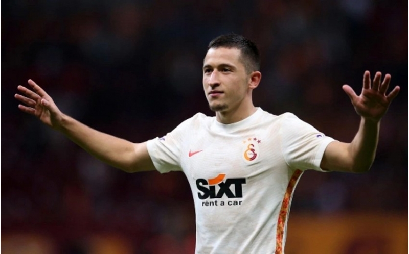 qalatasarayin-futbolchusu-neftchiye-kechmeye-yaxindir