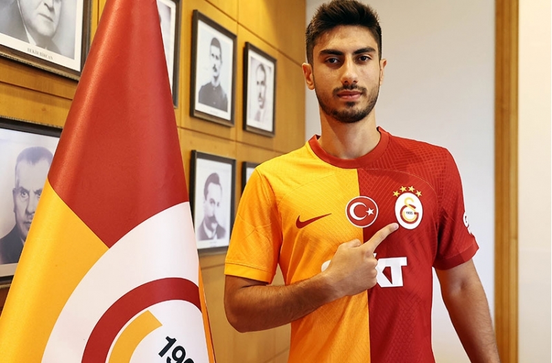 qalatasarayda-yeni-futbolchu-3
