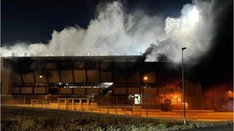 azarkeshler-stadionu-yandiriblar-