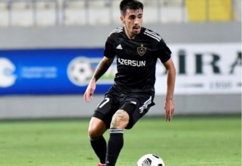 qarabag-klubu-ispaniyali-futbolchu-ile-yollarini-ayirib