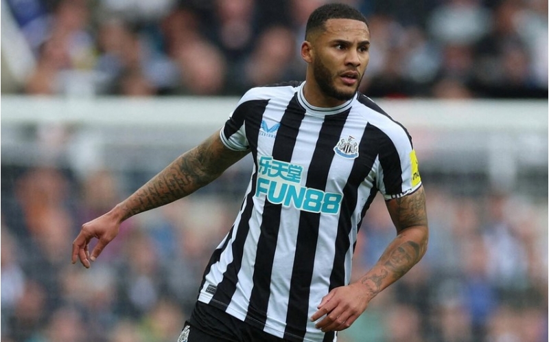 nyukasl-8-qol-vurdu-tarixe-dushdu