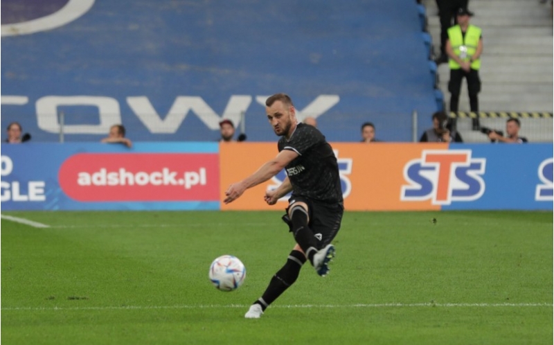 uefa-qarabagin-kapitanini-tebrik-edib-2