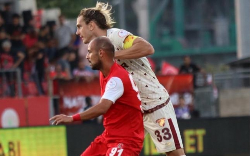 diniyev-oynadi-koamndasi-meglub-oldu