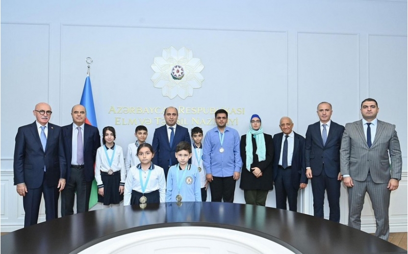 emin-emrullayev-avropa-chempionatinda-ugurlu-netice-elde-etmish-shahmatchilarla-gorushub