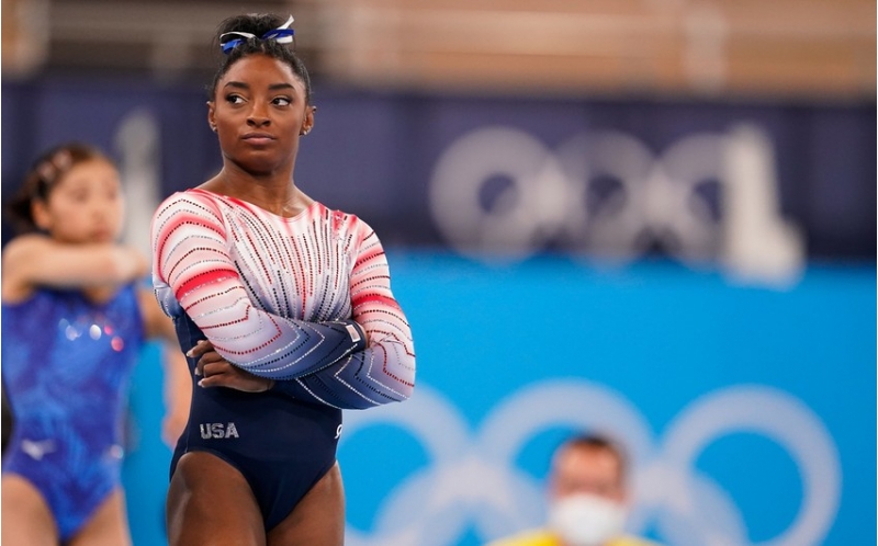 amerikali-simona-baylz-tarixin-en-titullu-gimnasti-olub