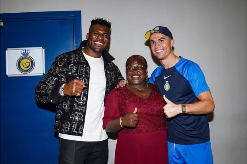 meshhur-ufc-doyushchusu-ronaldo-ile-gorushdu