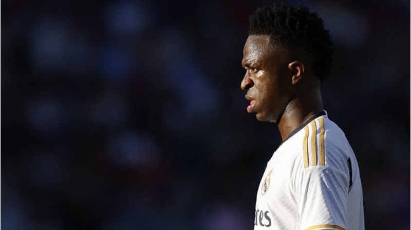 barselona-azarkeshlerinden-vinisiusa-irqchi-davranish