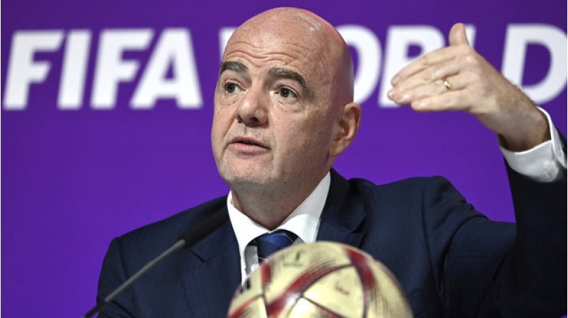 infantino-avtobus-qalmaqalini-pisleyib