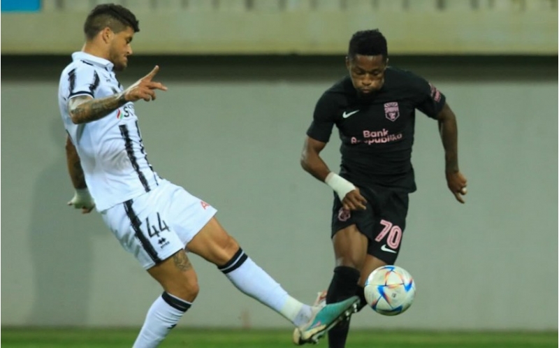 neftchinin-futbolchusuna-ceza-verildi