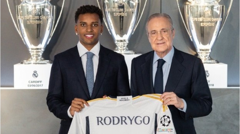 real-onunla-muqavileni-yeniledi