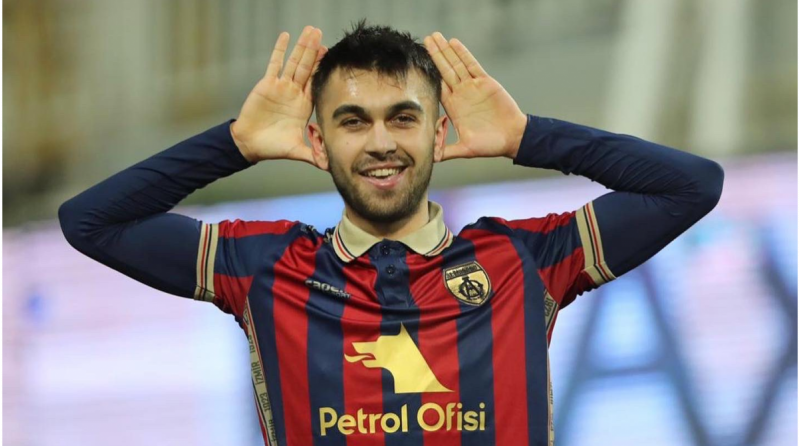 manchester-siti-turk-futbiolchu-ile-maraqlanib