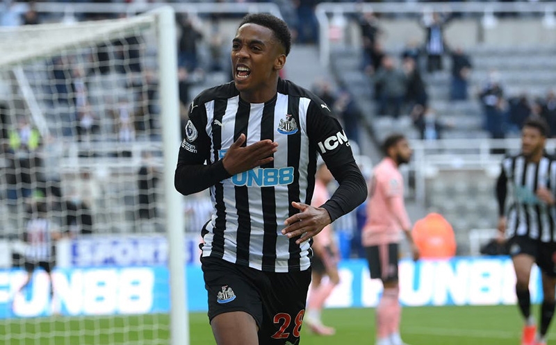 klub-azarkeshleri-irqchiliye-gore-qinadi