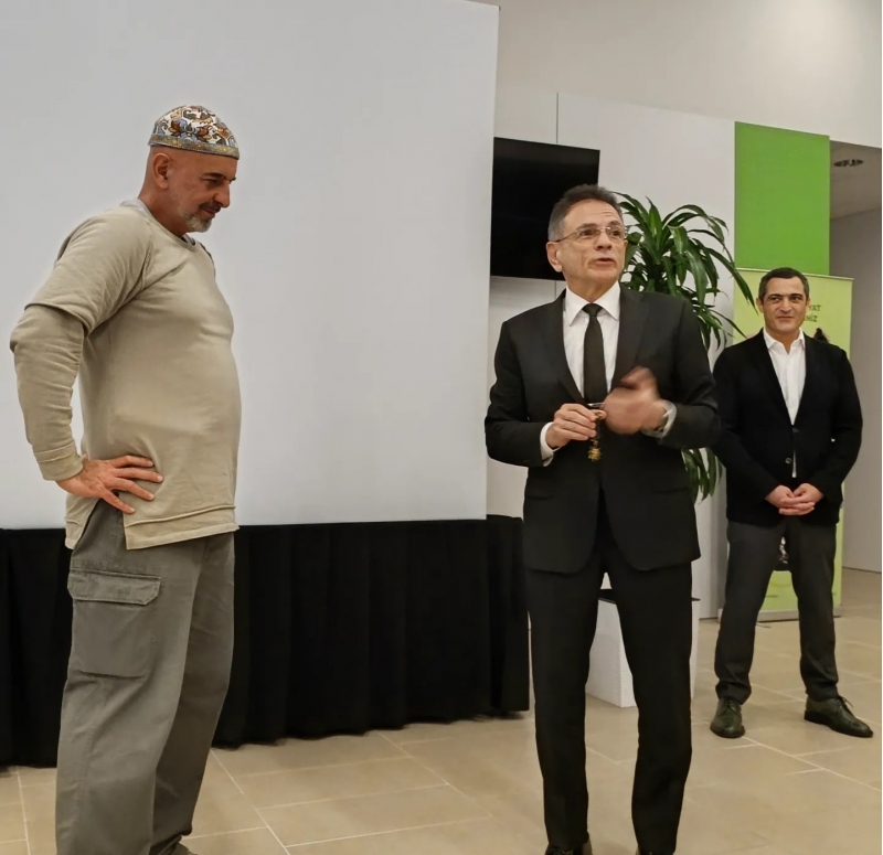 su-idmani-sarayinda-maraqli-muhazire