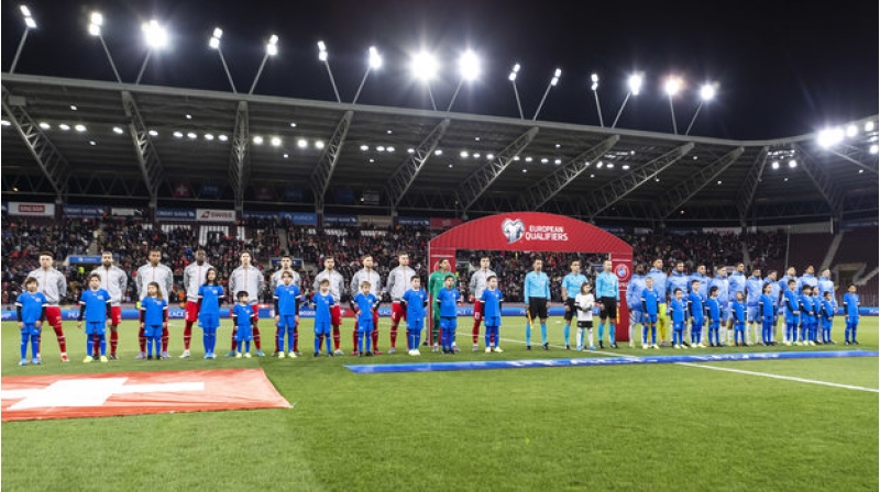 millinin-oyunlarinda-1-deqiqelik-sujkut