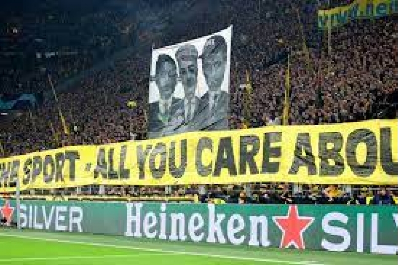 borrusiya-azarkeshleri-klub-rehberliyine-etiraz-edibler-