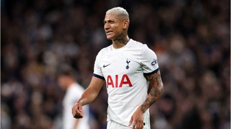 tottenhemin-futbolchusu-yashil-meydanlardan-uzaq-qaldi