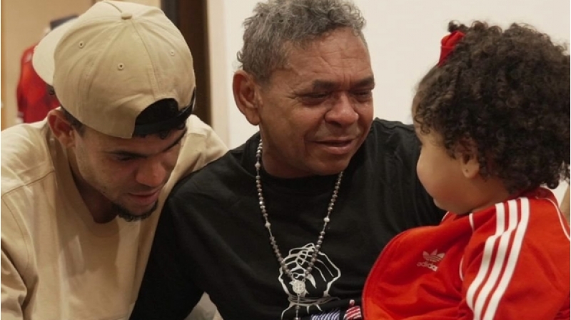 luis-dias-esirlikden-xilas-olan-atasi-ile-bele-gorushdu