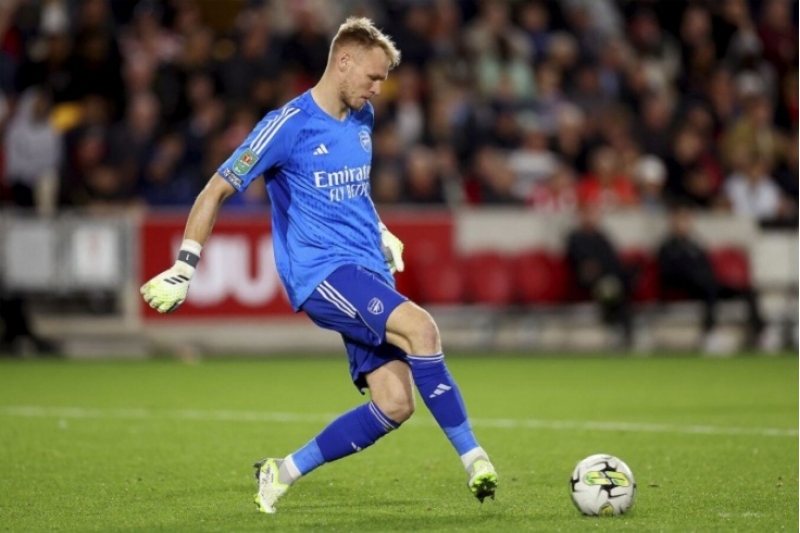 arsenal-qapichisi-ile-yollari-ayiracaq-